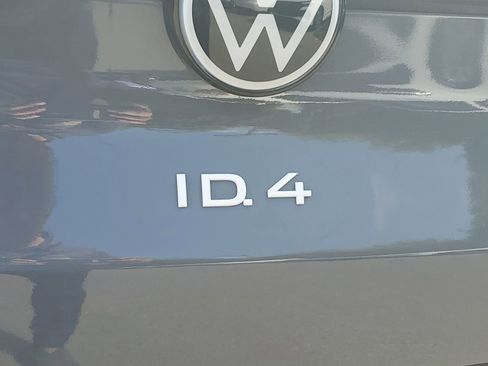 Used 2023 Volkswagen ID.4 S image 6