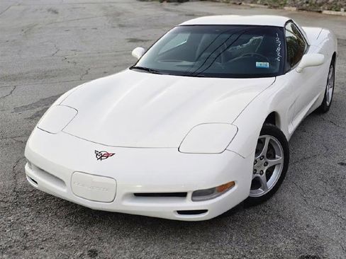 Used 2002 Chevrolet Corvette Coupe w/ Preferred Equipment Group1 image 3