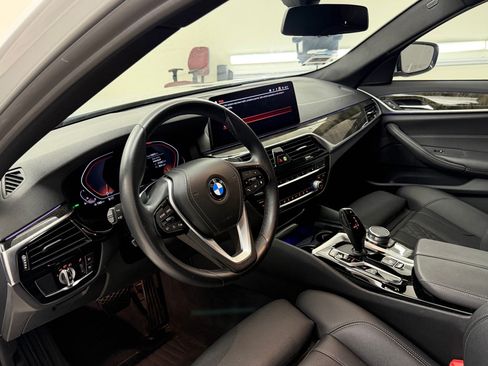 Used 2021 BMW 530i w/ Convenience Package RWD image 4