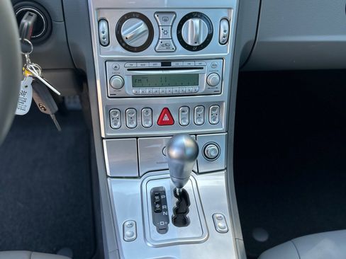 Used 2005 Chrysler Crossfire Limited image 31