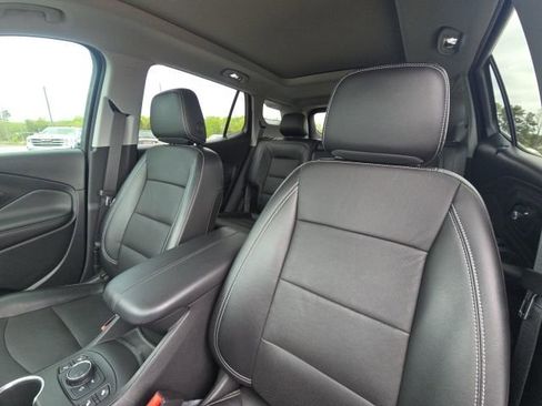 Used 2022 GMC Terrain SLT image 23