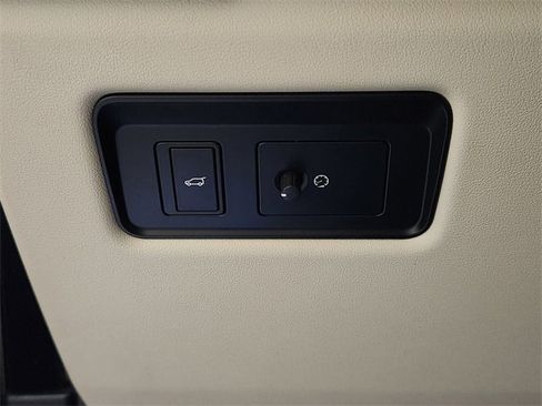 Used 2021 Land Rover Range Rover P525 Westminster Edition LWB image 22