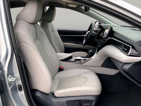 Used 2023 Toyota Camry XLE FWD image 9