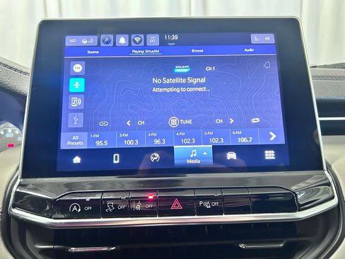 Used 2024 Jeep Compass Limited image 14