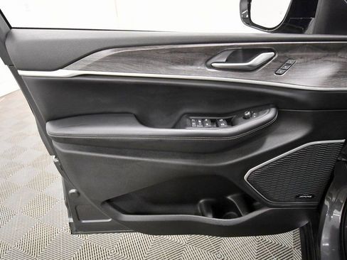 Used 2023 Jeep Grand Cherokee L Limited image 13