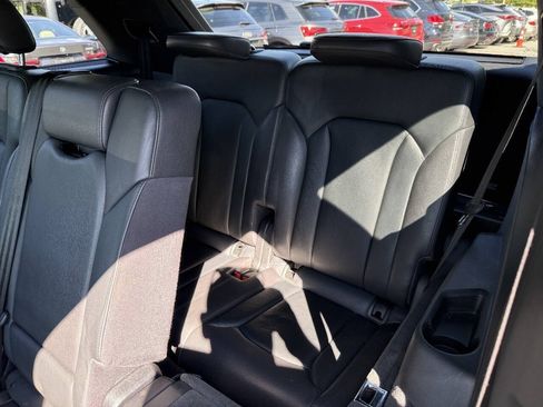 Used 2017 Audi Q7 3.0T Premium Plus w/ Premium Plus Package AWD/4WD image 19