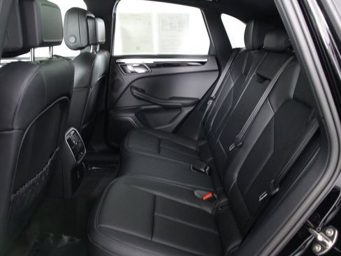 Certified 2025 Porsche Macan Turbo image 33