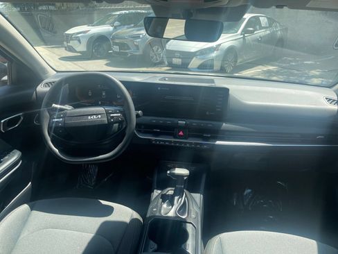 Used 2025 Kia K4 FWD image 32