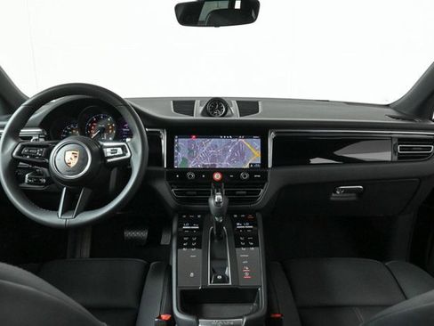 Certified 2025 Porsche Macan image 17