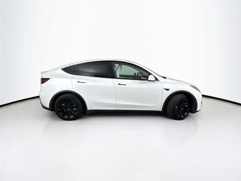 Used 2021 Tesla Model Y Long Range image 9