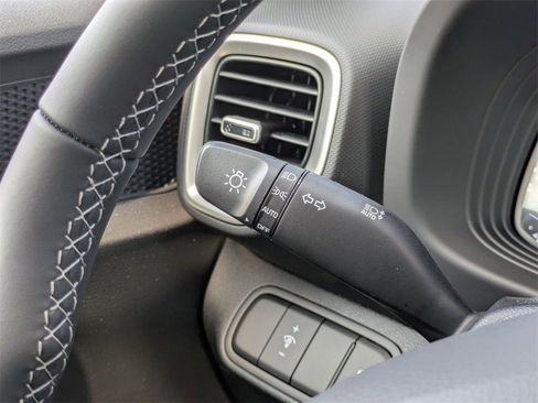 New 2025 Hyundai Venue SEL image 22