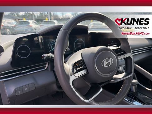 Used 2025 Hyundai Elantra SEL FWD image 18
