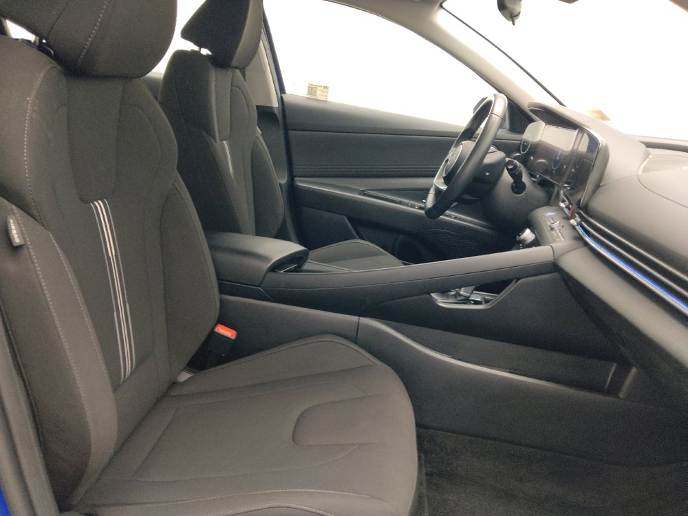 Used 2025 Hyundai Elantra SEL FWD image 21