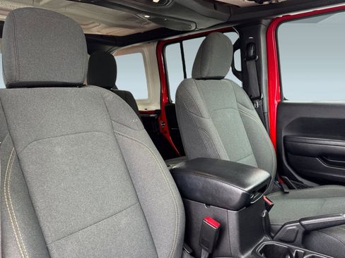 Used 2024 Jeep Wrangler Sport S image 31