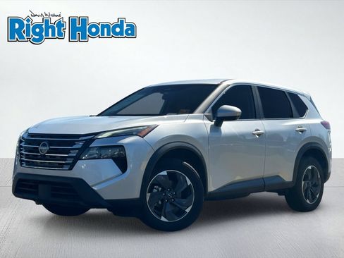 Used 2025 Nissan Rogue SV AWD/4WD image 2