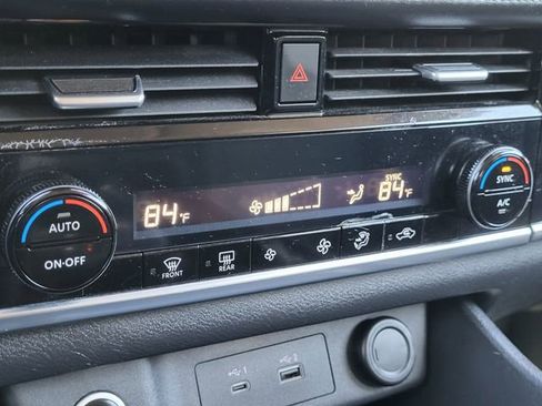 Certified 2022 Nissan Rogue SV image 14