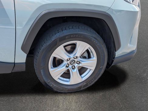 Used 2019 Toyota RAV4 XLE FWD image 6
