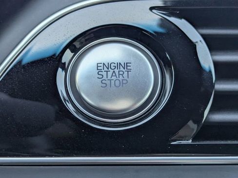 Used 2023 Genesis G70 2.0T image 32