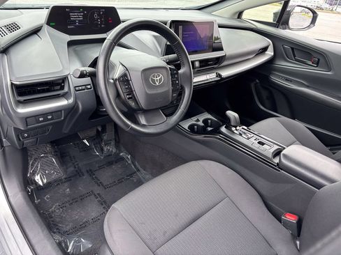 Used 2025 Toyota Prius LE AWD/4WD image 15