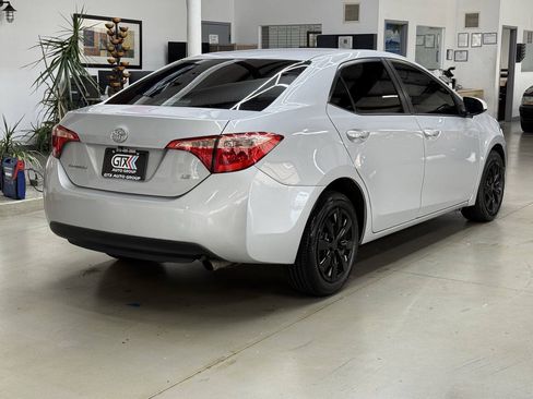 Used 2019 Toyota Corolla LE FWD image 2