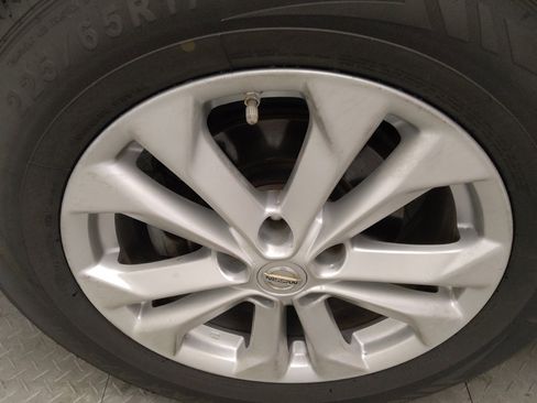 Used 2015 Nissan Rogue SV w/ SV Premium Package image 31