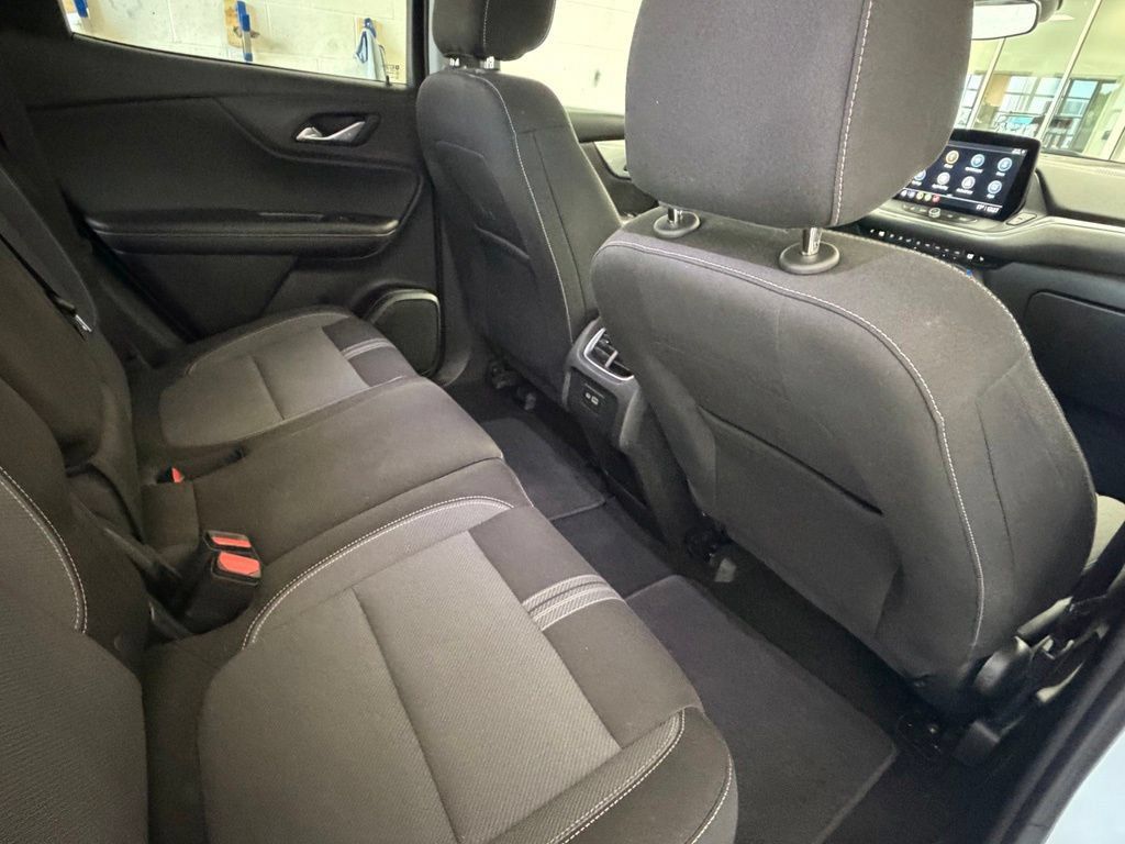 Used 2025 Chevrolet Blazer LT AWD/4WD image 48