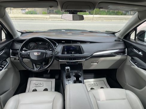 Used 2019 Cadillac XT4 Luxury w/ Cold Weather Package AWD/4WD image 10