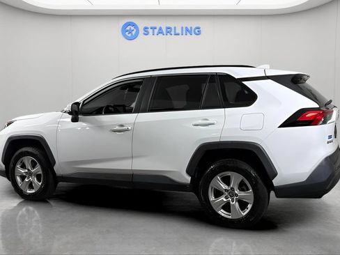 Used 2021 Toyota RAV4 XLE FWD image 5