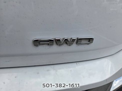 Used 2024 GMC Terrain SLT AWD/4WD image 16