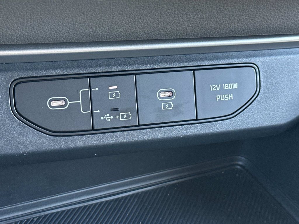 Used 2025 Kia Carnival FWD image 21