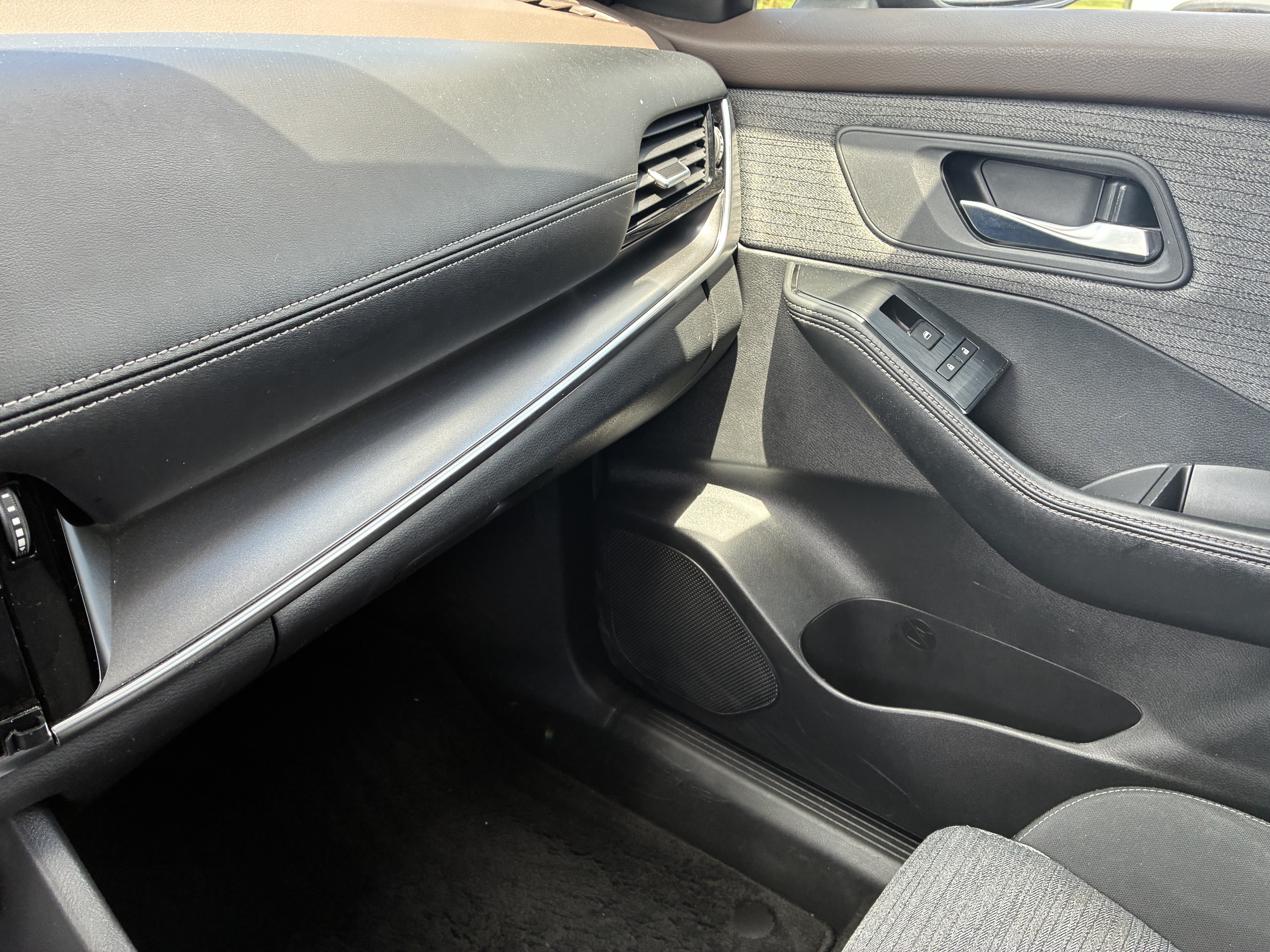 Used 2022 Nissan Rogue SV FWD image 34