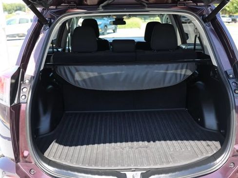 Used 2018 Toyota RAV4 XLE AWD/4WD image 10