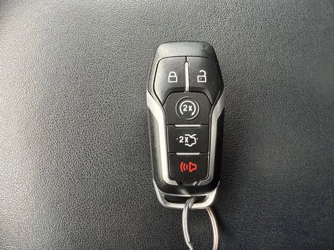 Used 2016 Ford Edge Titanium w/ Equipment Group 301A AWD/4WD image 27