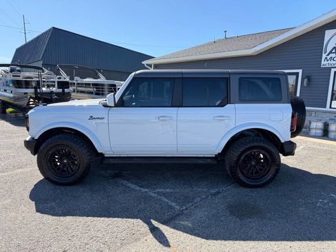 Used 2024 Ford Bronco Outer Banks AWD/4WD image 2