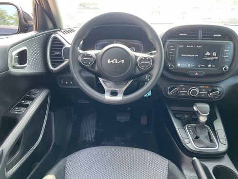 Used 2025 Kia Soul LX FWD image 12