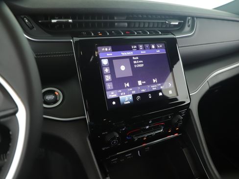 New 2025 Jeep Grand Cherokee L Laredo image 14