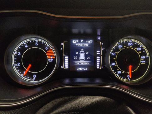 Used 2021 Jeep Cherokee Latitude Plus FWD image 23