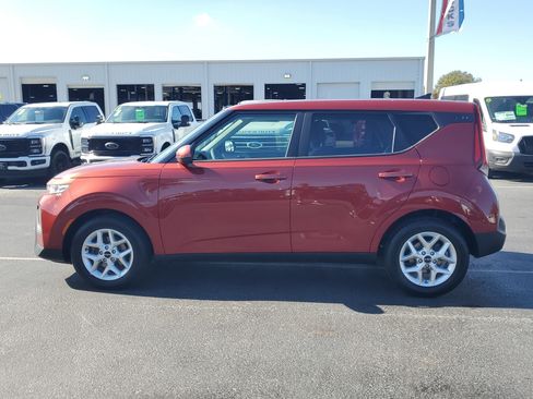 Used 2022 Kia Soul LX w/ Technology Package image 6