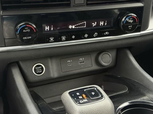 Used 2023 Nissan Rogue SV image 16