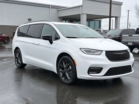 New 2026 Chrysler Pacifica Limited w/ S Appearance Package FWD image 14