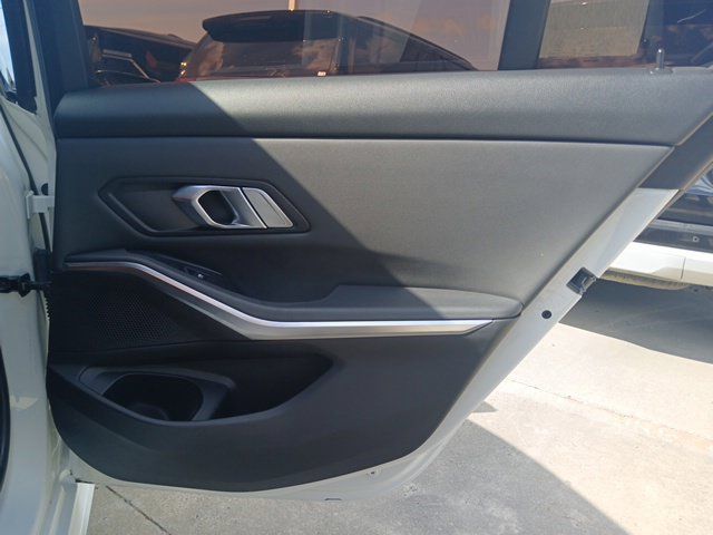 Used 2019 BMW 330i Sedan w/ M Sport Package RWD image 10