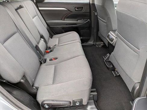Used 2016 Toyota Highlander LE image 20
