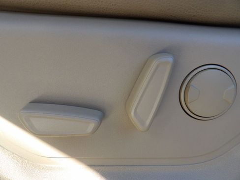 Used 2019 Ford F150 Lariat w/ Trailer Tow Package image 14