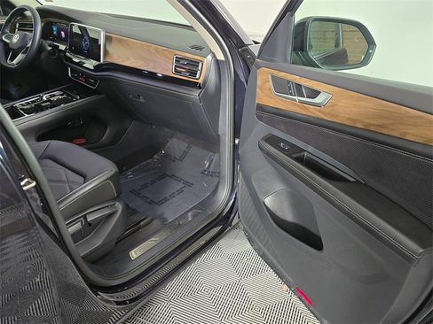 Used 2024 Volkswagen Atlas SE image 12