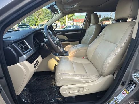 Used 2015 Toyota Highlander XLE AWD/4WD image 12