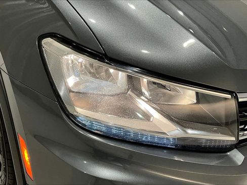 Used 2020 Volkswagen Tiguan SE R-Line image 32