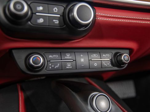 Certified 2019 Ferrari Portofino image 42