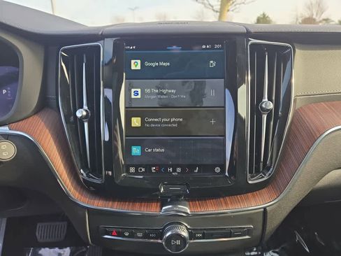 Used 2023 Volvo XC60 B5 Ultimate w/ Climate Package image 18