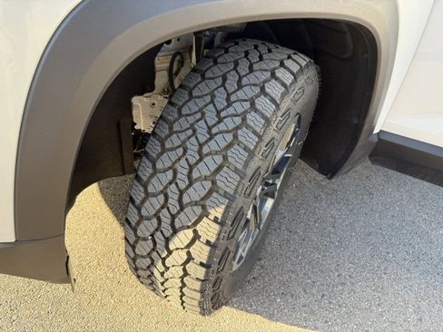 Used 2025 Chevrolet Equinox ACTIV w/ Safety and Technology Package image 13