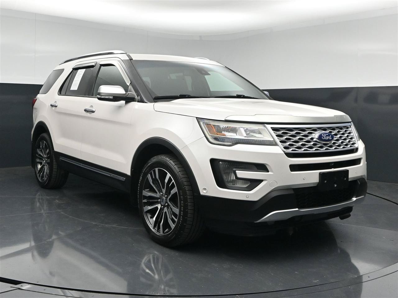 Used 2017 Ford Explorer Platinum AWD/4WD image 3